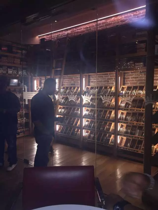 Ashton Cigar Bar