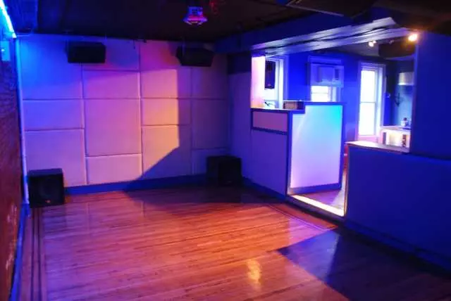 Azure Ultra Lounge
