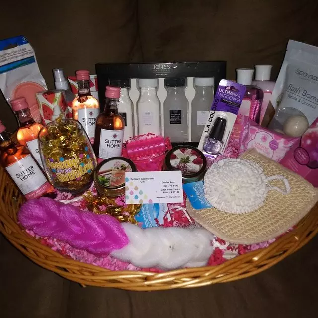 Denise&apos;s Cakes And Gifts