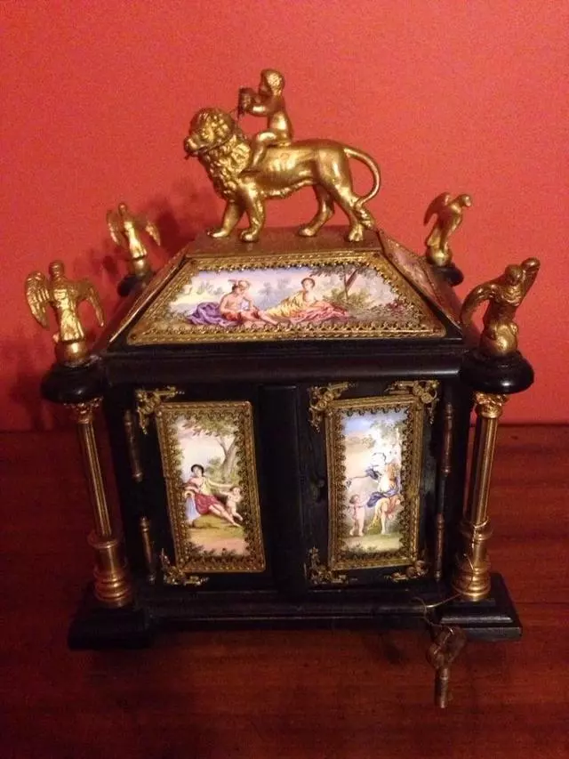 Antiques at Jewelers Row