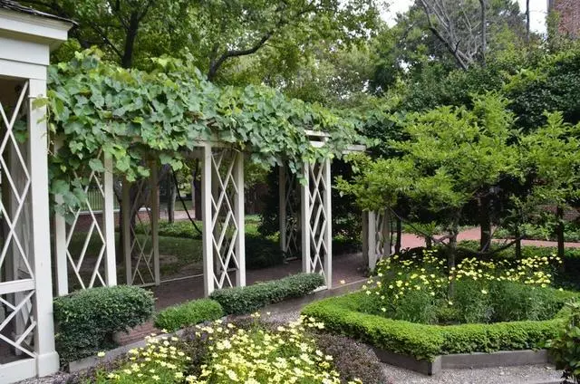 18th Century Garden