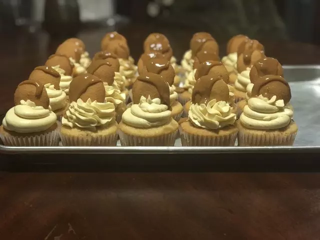 Peyty Cakes