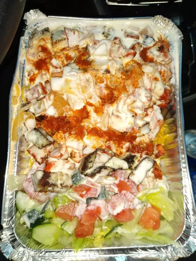 Khan&apos;s Halal Food Gyro& Chicken