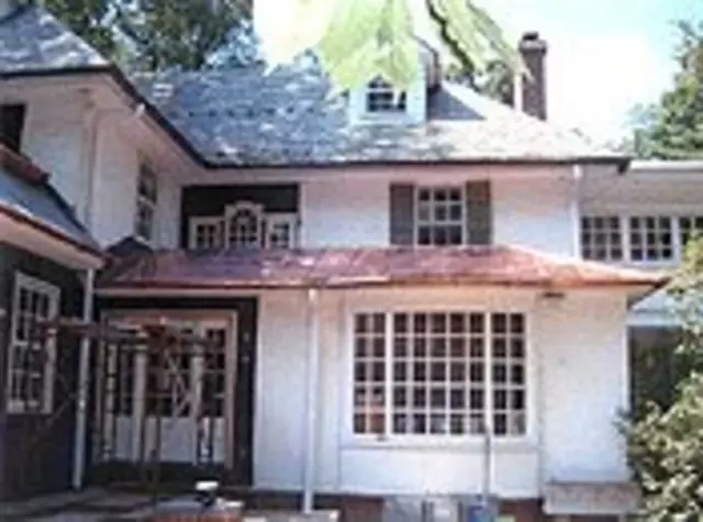 Apple Roofing Company