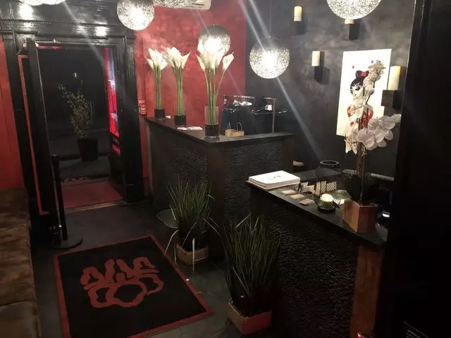 1225Raw Sushi and Sake Lounge